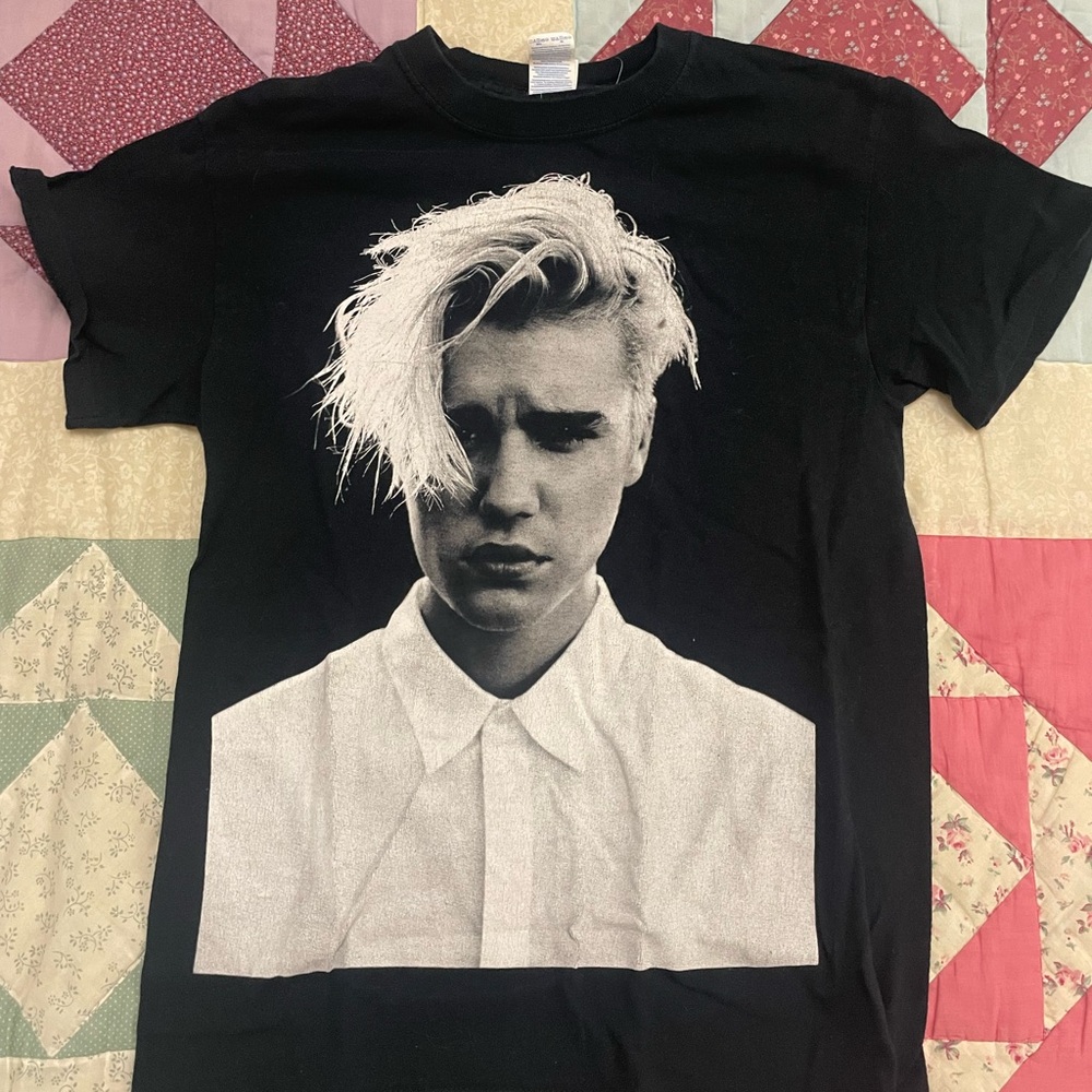 Gildan Black Graphic Tee with Monochrome Portrait
